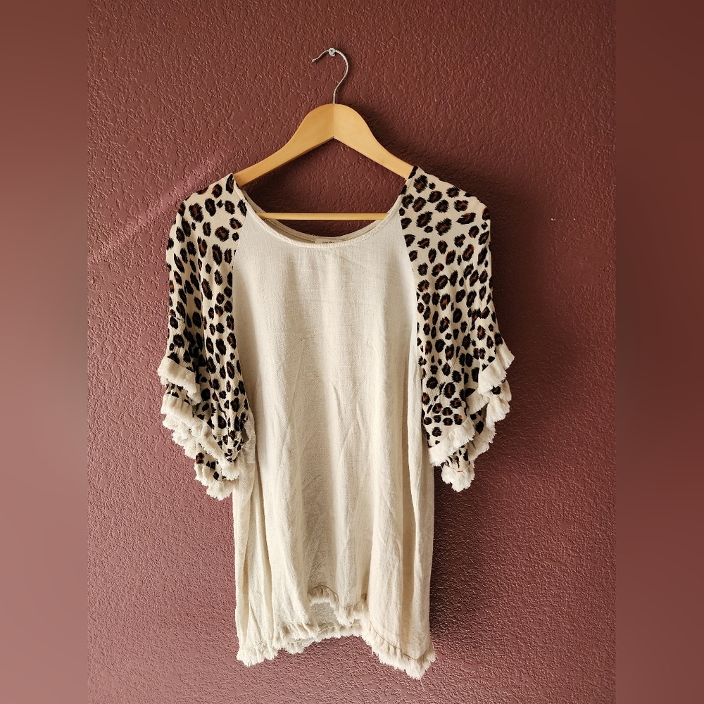 Umgee Small Animal Print Bell Sleeve Tunic Linen Blend Oversize Causal Top